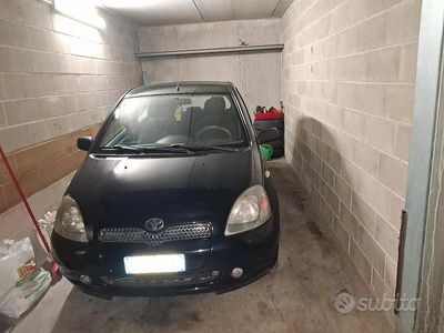 Nero Usata 2002 Toyota Yaris Utilitaria | 2700 €