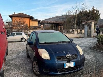 Usata Toyota Yaris 69 CV (50 kW) 2009 Blu Utilitaria