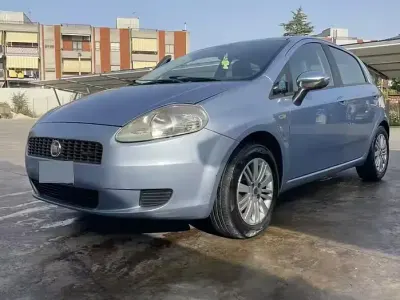 Usata Fiat Grande Punto 75 CV (55 kW) 2006 Bluazzurro Utilitaria