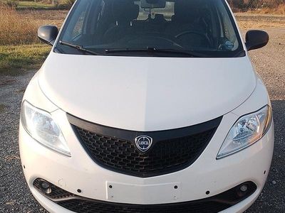 Usata Lancia Ypsilon 69 CV (50 kW) 2019 Bianco Utilitaria
