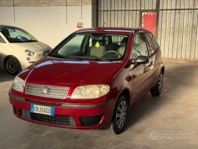 Usata Fiat Punto Active 60 CV (44 kW) 2010 Rosso Utilitaria