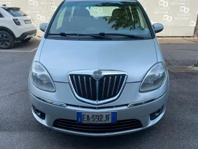 Usata Lancia Musa 92 CV (67 kW) 2010 Argento Monovolume