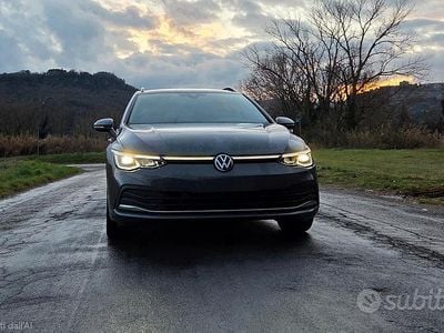 Usata VW Golf VIII 131 CV (96 kW) 2021 Grigio Station wagon
