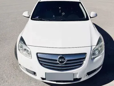 Usata Opel Insignia Cosmo 220 CV (161 kW) 2010 Bianco Station wagon
