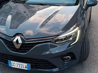 Usata Renault Clio V 101 CV (74 kW) 2020 Grigio Berlina