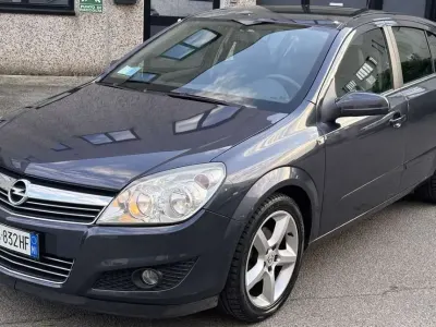 Käytetty Opel Astra Enjoy 116 HP (85 kW) 2008 Other Sedan