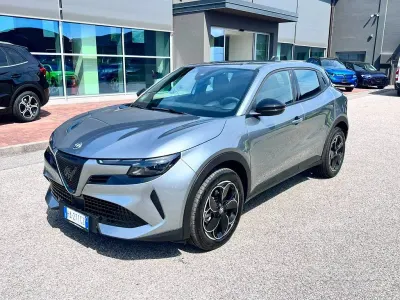 Nuova Alfa Romeo Junior 61 kW (84 CV) 2025 Grigio SUV