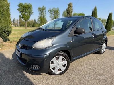 Usata Toyota Aygo 68 CV (50 kW) 2010 Grigio Utilitaria