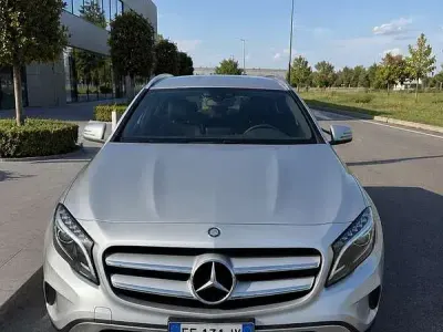 Käytetty Mercedes GLA180 109 HP (80 kW) 2016 Katumaasturi