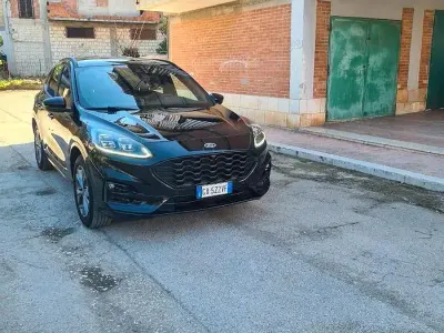 Usata Ford Kuga 120 CV (88 kW) 2020 Nero SUV