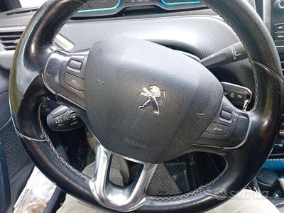 Usata Peugeot 2008 120 CV (88 kW) 2016 SUV