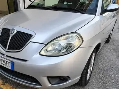 Usata Lancia Ypsilon 90 CV (66 kW) 2008 Grigio Utilitaria