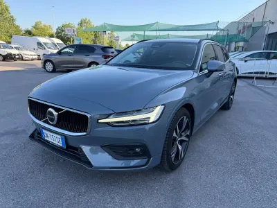 Usata Volvo V60 Core 197 CV (144 kW) 2023 Grigio Station wagon