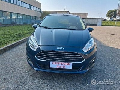 Usata Ford Fiesta 75 CV (55 kW) 2015 Blu Berlina
