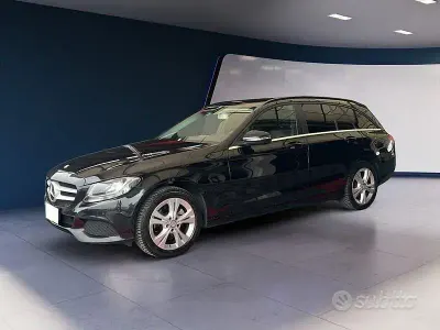 Usata Mercedes 200 Premium 136 CV (100 kW) 2015 Nero Station wagon