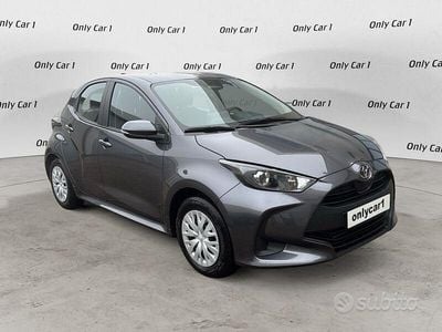 Usata Toyota Yaris Hybrid Active 116 CV (85 kW) 2025 Grigio Berlina