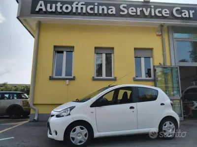 Usata Toyota Aygo Connect Style 68 CV (50 kW) 2013 Bianco Utilitaria