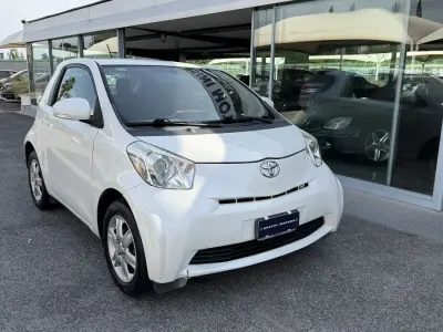 Usata Toyota iQ 71 CV (52 kW) 2009 Amaranto Utilitaria