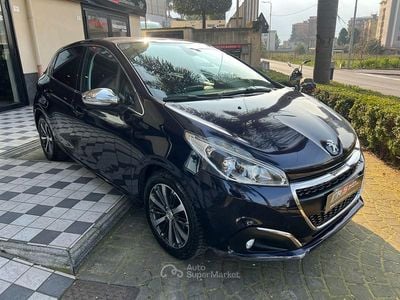 Usata Peugeot 208 Allure 82 CV (60 kW) 2016 Blu Utilitaria