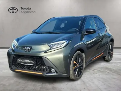 Usata Toyota Aygo X Limited 72 CV (52 kW) 2022 Cardamom green & black SUV