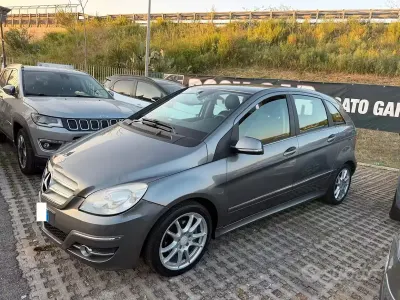 Usata Mercedes B180 Premium 109 CV (80 kW) 2010 Grigio Monovolume