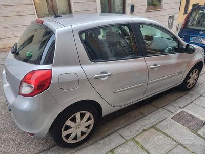 Brugt Renault Clio II 75 HK (55 kW) 2011 Grå Hatchback
