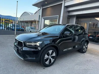 Begagnad Volvo XC40 Momentum 150 HK (110 kW) 2020 Svart SUV