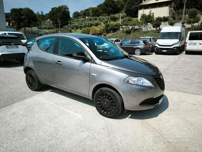 Usata Lancia Ypsilon 85 CV (62 kW) 2014 Grigio Utilitaria