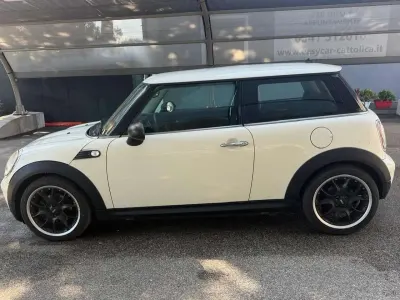 Usata Mini Cooper 75 CV (55 kW) 2009 Beige Utilitaria
