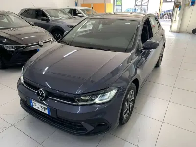 Usata VW Polo Life 95 CV (69 kW) 2023 Smoky grey Utilitaria