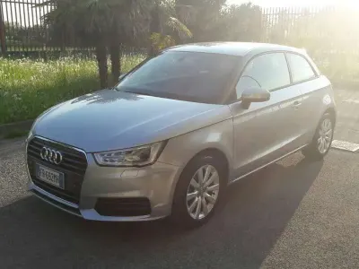 Usata Audi A1 Ambiente 90 CV (66 kW) 2015 Grigio Utilitaria
