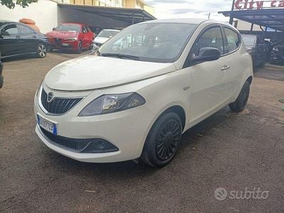 Usata Lancia Ypsilon Silver 69 CV (50 kW) 2021 Bianco pastello Utilitaria