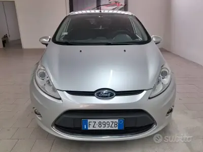 Begagnad Ford Fiesta 90 HK (66 kW) 2010 Grå Halvkombi