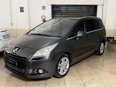 Gebraucht Peugeot 5008 Allure 112 PS (82 kW) 2012 Grau Van / Kleinbus