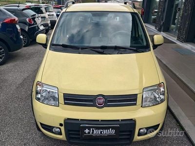 Usata Fiat Panda 4x4 Climbing 69 CV (50 kW) 2011 Giallo Utilitaria