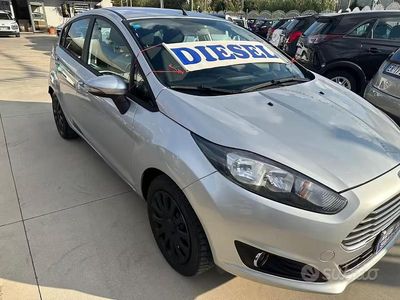 Usata Ford Fiesta Business Edition 75 CV (55 kW) 2015 Grigio Berlina