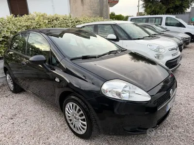 Usata Fiat Grande Punto S 77 CV (56 kW) 2012 Nero Utilitaria