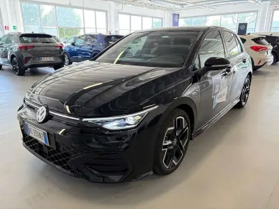 Usata VW Golf VIII R-line Plus 150 CV (110 kW) 2026 Nero Berlina
