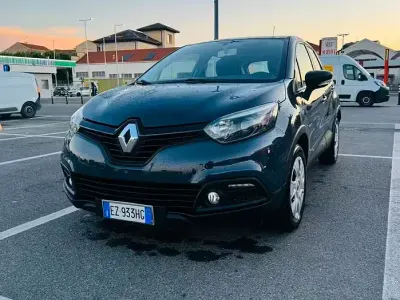 Usata Renault Captur 90 CV (66 kW) 2015 Bluazzurro SUV