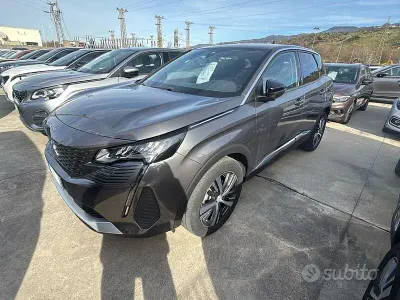Usata Peugeot 3008 Allure 130 CV (95 kW) 2024 Grigio SUV