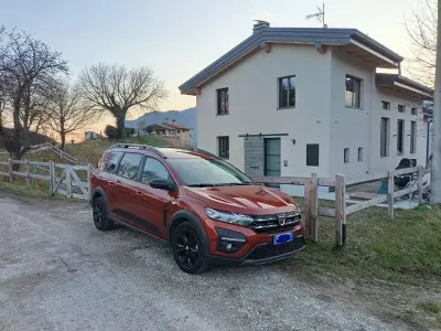 Usata Dacia Jogger Essentiel 101 CV (74 kW) 2022 Monovolume