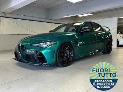 Usata Alfa Romeo Giulia 540 CV (397 kW) 2021 Verde montreal Berlina
