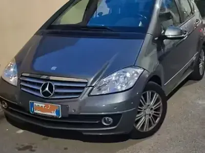 Usata Mercedes 180 109 CV (80 kW) 2009 Grigio Berlina