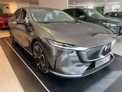 Nuova Mazda 6e Takumi-Line 180 kW (245 CV) 2026 Machine gray Berlina