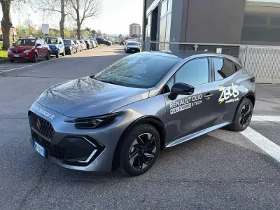 Nuova Renault Clio Techno 160 CV (117 kW) 2025 Grigio Utilitaria