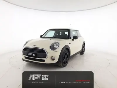 Usata Mini ONE 75 CV (55 kW) 2018 Beige Utilitaria
