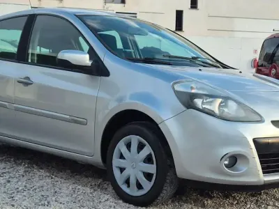 Usata Renault Clio II Dynamique 75 CV (55 kW) 2011 Argento Berlina