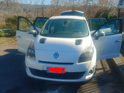 Usata Renault Scénic III 130 CV (95 kW) 2011 Bianco Monovolume
