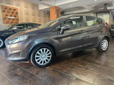 Usata Ford Fiesta ST-Line 75 CV (55 kW) 2017 Grigio Utilitaria
