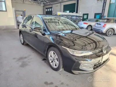 Usata VW Golf VIII Life 116 CV (85 kW) 2025 Nero cinema metallizzato Berlina